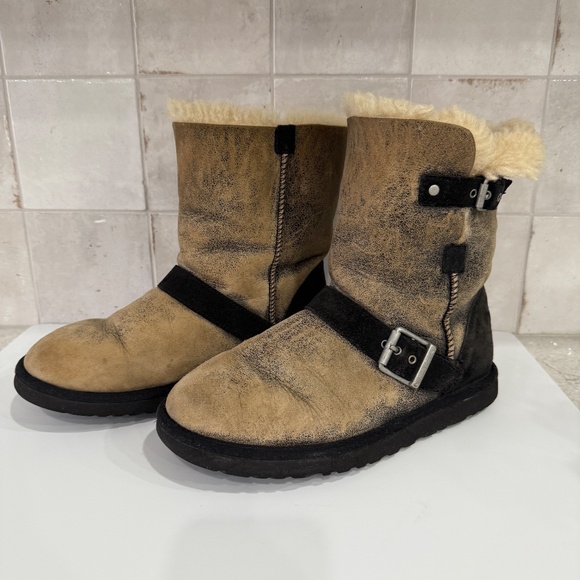 UGG Classic Short Dylan Boots Sheepskin Shearling Boot Size 7 1001202 - Picture 1 of 11
